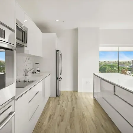 Luxurious Apartment In Palm Beach The Cove